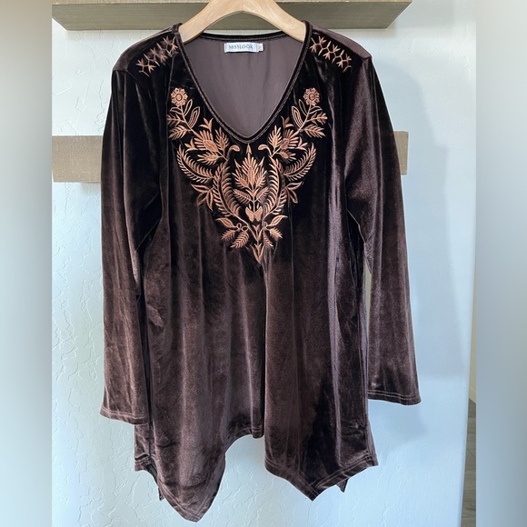 Misslook|Brown Velvet Tunic Top with Floral Embroidered Accent, Size 2x•••Boho - Picture 2 of 11